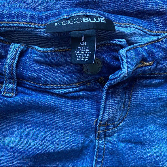 Six Piece Maternity Bundle: Tank tops, Shorts, T-Shirt, Leggings, Pajama Top - Picture 5 of 15